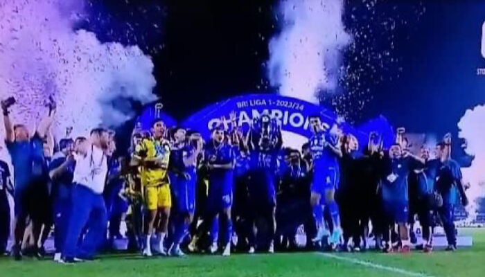 Tumbangkan Madura United, Persib Sudahi Puasa Gelar 10 Tahun