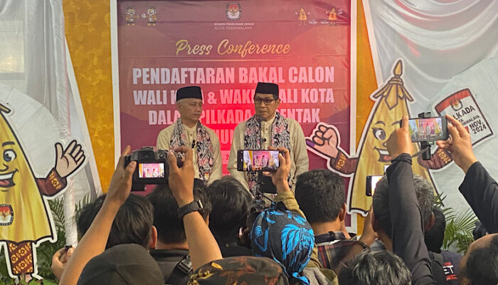 Daftar Pertama ke KPU, Yusro Kenakan Baju Buatan Lokal