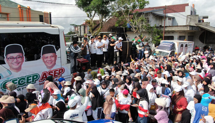 Mantaps, Ribuan Warga Tasela Tumplek Ikuti Jalan Sehat dan Senam CERDAS Cecep – Asep