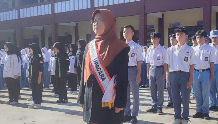 Hari kartini, Guru Wanita SMK PK Nurusalam jadi Petugas Upacara