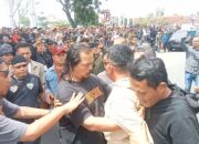 Aksi Demo Warnai Rapat Pleno Rekapitulasi Suara Hasil PSU