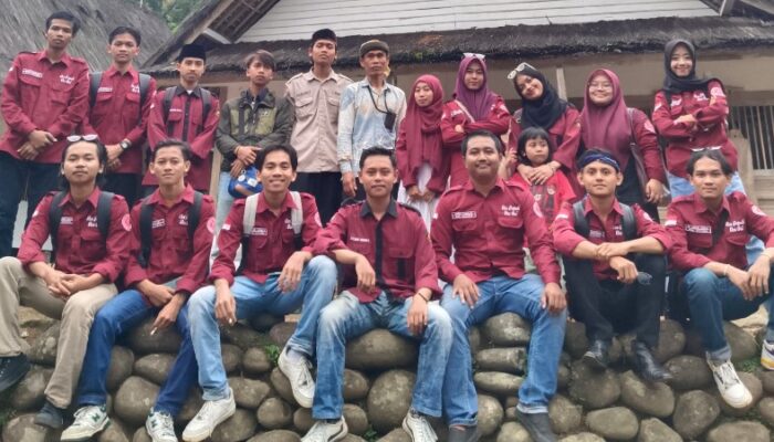 HMPS HKI INU Tasikmalaya Selami Kearifan Lokal Lewat Kunjungan Budaya ke Kampung Naga