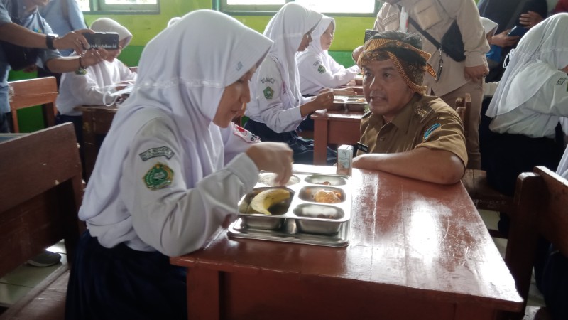 600 Siswa Mtsn 3 Kota Tasikmalaya dapat Makan Gizi Gratis