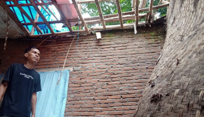 Miris, Rumah Mantan Ketua RT di Sumelap Dibiarkan Rusak Setelah Disapu Angin dan Hujan Tiga Bulan Lalu