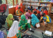 Wisata Baca Mengenalkan Perpustakaan Kepada Siswa Baru MIS Winduraja