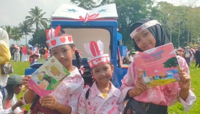 Motor Perpustakaan Keliling Meriahkan Karnaval 17 Agustus di Ciamis