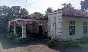 Miris, Lima Bulan Dibiarkan Ambruk, Lurah Leuwiliang Harap Harap Cemas Tunggu Perbaikan