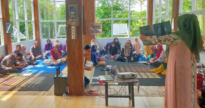 Workshop Membaca Nyaring Bagi Kader PKK Desa dan Orang Tua Siswa Jaga Ekosistem Gerakan Literasi