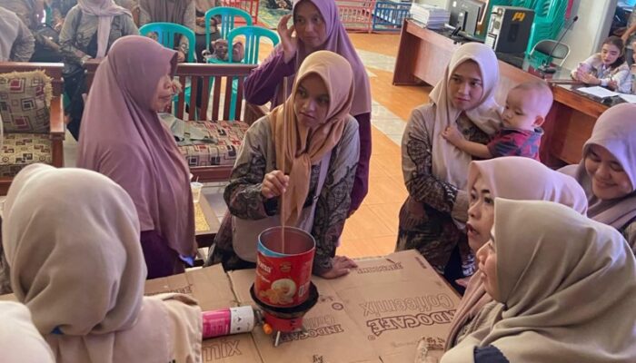 Mahasiswa KKN Unigal Ajak Masyarakat Muktisari Lestarikan Alam Lewat Ecoprint dan Lilin Jelantah