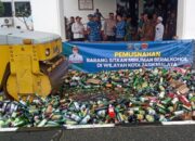 Pemkot Tasik Musnahkan Ribuan Botol Miras, Walikota Ajak Masyarakat Wujudkan Tasikmalaya Zero Minol