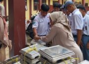 Nyaris keracunan !!! Diberikan Menu yang Bau Menyengat, Para Guru SMK Sigap Larang Makan MBG
