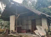 Rumah Diterjang Angin, Maksudin Bersama Istri dan Anak Terpaksa Tinggal di Dapur