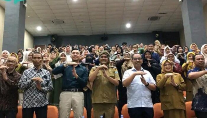 dr. Gia Pratama Ajak Warga Kota Tasikmalaya ‘Jatuh Cinta Lagi’ pada Buku