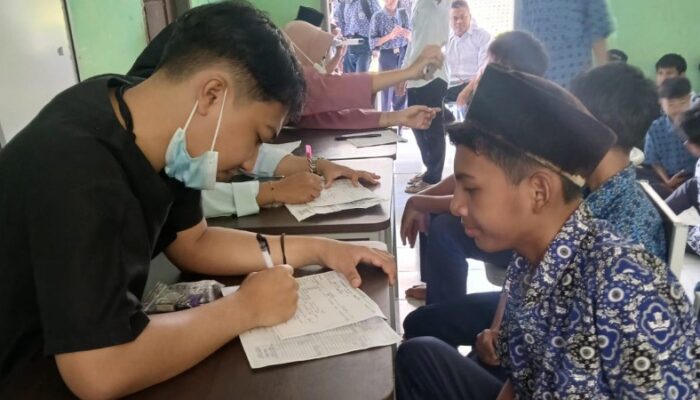 Petugas CKG Temukan Siswa Kadar Gula Tinggi 