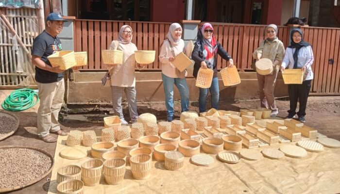 Si Kutang Minta ke Bapa Aing, Agar Lahan Kosong di Cikiray Ditanami Bambu