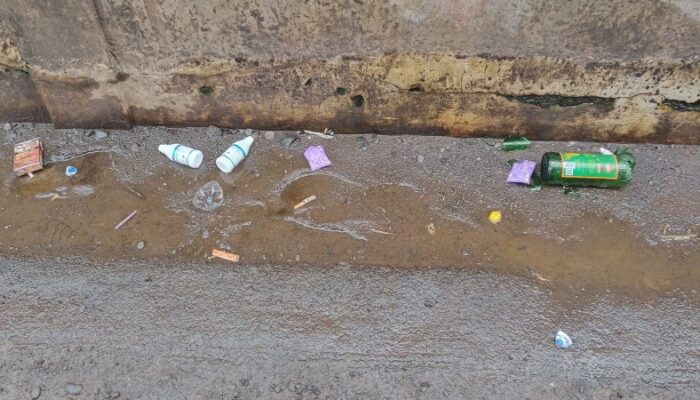 Bekas Botol Miras Hingga Kondom Berserakan di Terminal Singaparna 