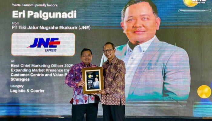 SVP Marketing Group Head JNE Raih Penghargaan Best CMO Award 2025 