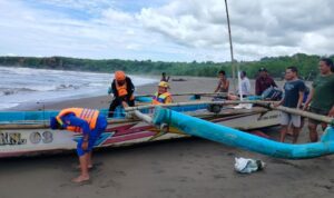 Dua orang Nelayan Tersambar Petir, Satu Hilang di Laut Cipatujah