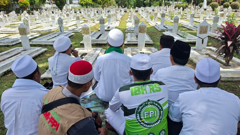 FPI Tasikmalaya Raya Gelar Ziyaroh dan Tahlil Akbar di Taman Makam Pahlawan