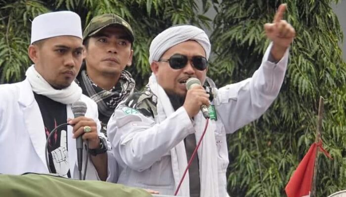 Ratusan Santri Terlatih Siap Buru Pelaku yang Aniaya Kiai Sepuh di Cikatomas